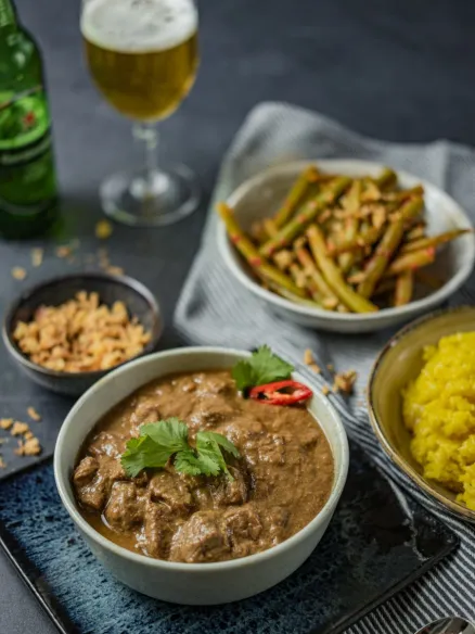 Rendang met rijst en groenten