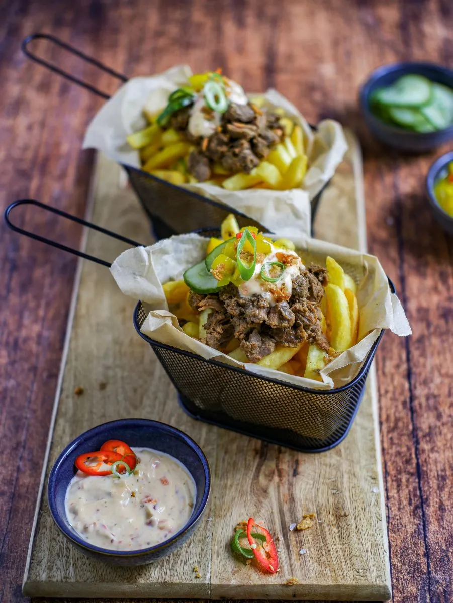 Loadead fries met rendang